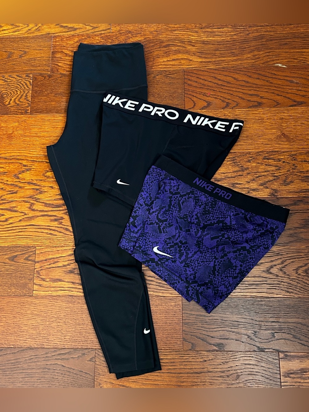 Nike Pro Women’s size XL Bundle Leggings + 2 Compression Shorts Purple Black - Picture 2 of 2